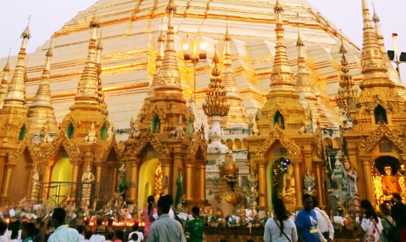 黄金の寺院「シュエダゴン・パゴダ」